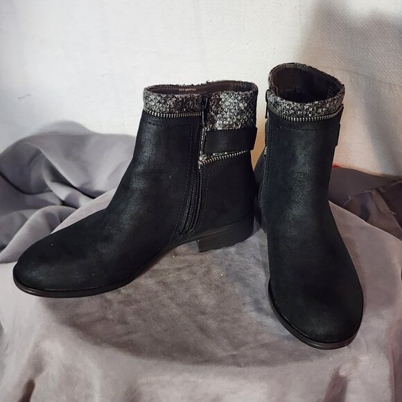 White Mountain Black Faux Suede Zip Buckle Fabric Upper Ankle Randolph Boot 6.5M - Picture 1 of 16